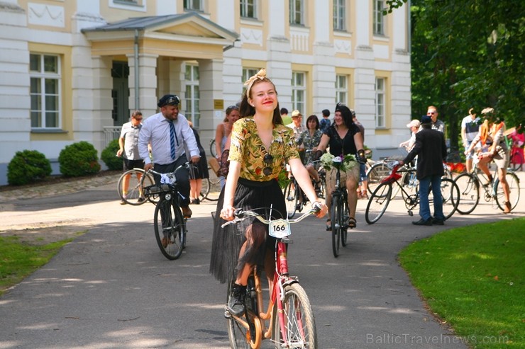 Mazsalacā reizē ar pilsētas svētkiem jau devīto gadu svin Mazsalacā dzimušā amatnieka, velosipēdu izgatavotāja Gustava Ērenpreisa jubileju 259620