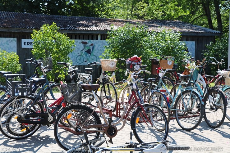 Mazsalacā reizē ar pilsētas svētkiem jau devīto gadu svin Mazsalacā dzimušā amatnieka, velosipēdu izgatavotāja Gustava Ērenpreisa jubileju 259634