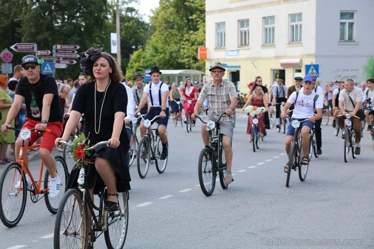 Mazsalacā reizē ar pilsētas svētkiem jau devīto gadu svin Mazsalacā dzimušā amatnieka, velosipēdu izgatavotāja Gustava Ērenpreisa jubileju 259635