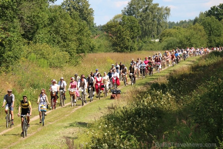 Mazsalacā reizē ar pilsētas svētkiem jau devīto gadu svin Mazsalacā dzimušā amatnieka, velosipēdu izgatavotāja Gustava Ērenpreisa jubileju 259641