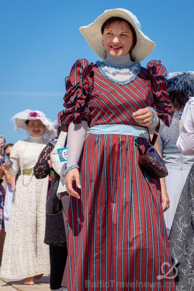 Šerloka Holmsa dzimšanas diena ir ikgadējs kostīmfestivāls ar krāšņu gājienu un dažādiem tematiskiem pasākumiem, kas pulcē lielu skaitu Holmsa stāstu  259713