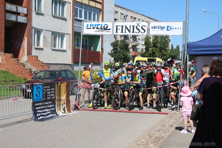 Ziedu rotā tērpjas ne vien Līvānos pilsētas laukumi un parki, bet pat Daugavas un Dubnas krasti un ūdeņi. Tāpēc ar moto ir 