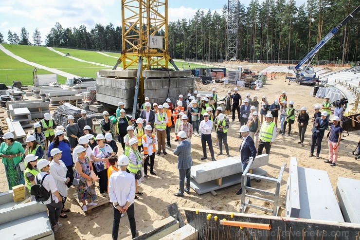 Mežaparka jaunās estrādes būvniecības darba gaitu iepazinās Dziesmu un deju svētku Mākslinieciskās padomes un XII Latvijas skolu jaunatnes dziesmu un  259867