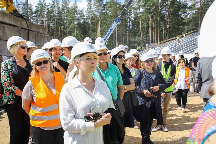 Mežaparka jaunās estrādes būvniecības darba gaitu iepazinās Dziesmu un deju svētku Mākslinieciskās padomes un XII Latvijas skolu jaunatnes dziesmu un  259870