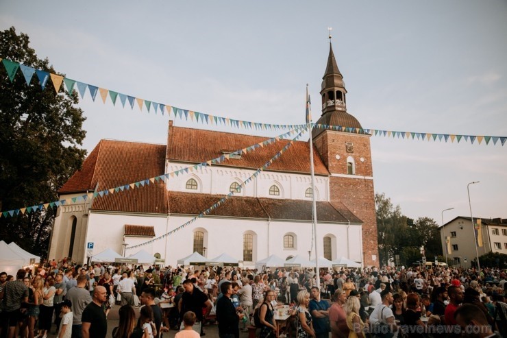 Valmierā nosvinēta pilsētas 736. Dzimšanas diena ar tradicionālām un jaunām aktivitātēm, kas iepriecinājušas ikvienu svētku dalībnieku 260102