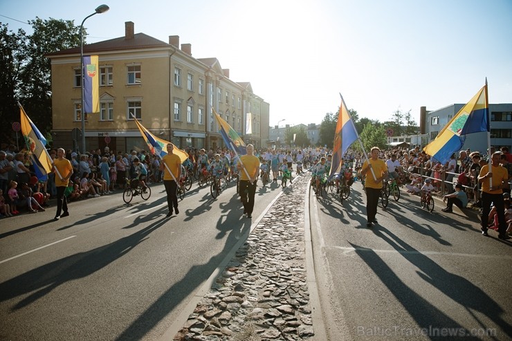 Valmierā nosvinēta pilsētas 736. Dzimšanas diena ar tradicionālām un jaunām aktivitātēm, kas iepriecinājušas ikvienu svētku dalībnieku 260128