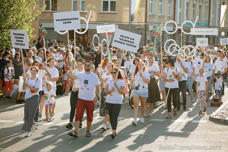 Valmierā nosvinēta pilsētas 736. Dzimšanas diena ar tradicionālām un jaunām aktivitātēm, kas iepriecinājušas ikvienu svētku dalībnieku 260134