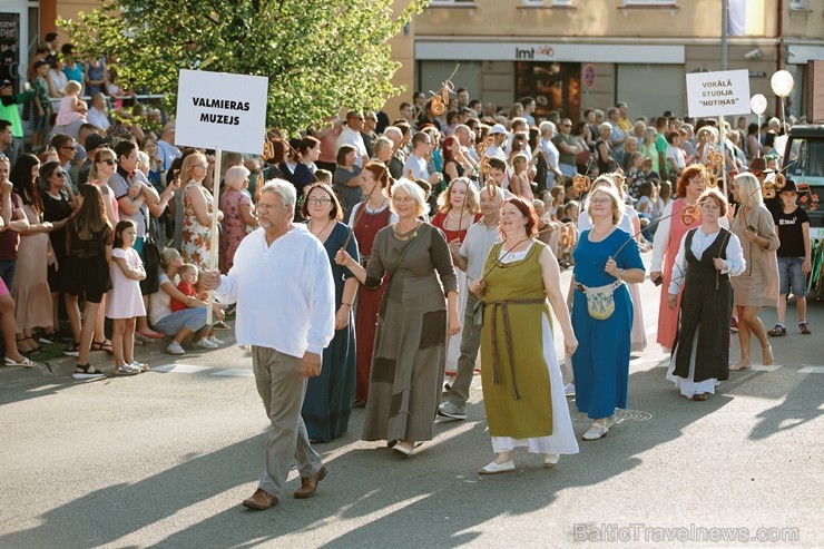 Valmierā nosvinēta pilsētas 736. Dzimšanas diena ar tradicionālām un jaunām aktivitātēm, kas iepriecinājušas ikvienu svētku dalībnieku 260135