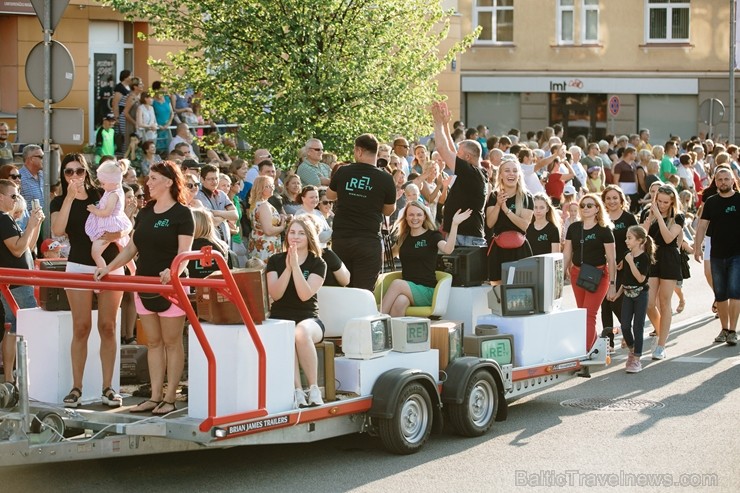 Valmierā nosvinēta pilsētas 736. Dzimšanas diena ar tradicionālām un jaunām aktivitātēm, kas iepriecinājušas ikvienu svētku dalībnieku 260141