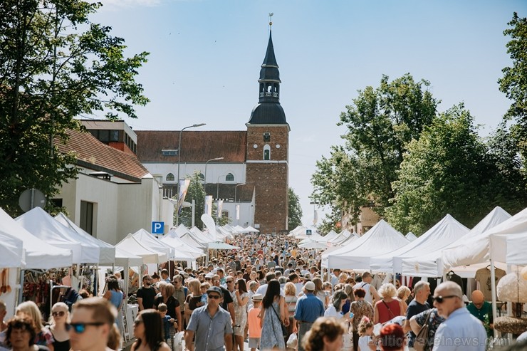 Valmierā nosvinēta pilsētas 736. Dzimšanas diena ar tradicionālām un jaunām aktivitātēm, kas iepriecinājušas ikvienu svētku dalībnieku 260168