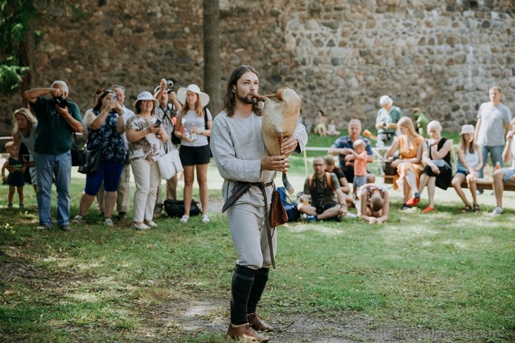 Valmierā nosvinēta pilsētas 736. Dzimšanas diena ar tradicionālām un jaunām aktivitātēm, kas iepriecinājušas ikvienu svētku dalībnieku 260171