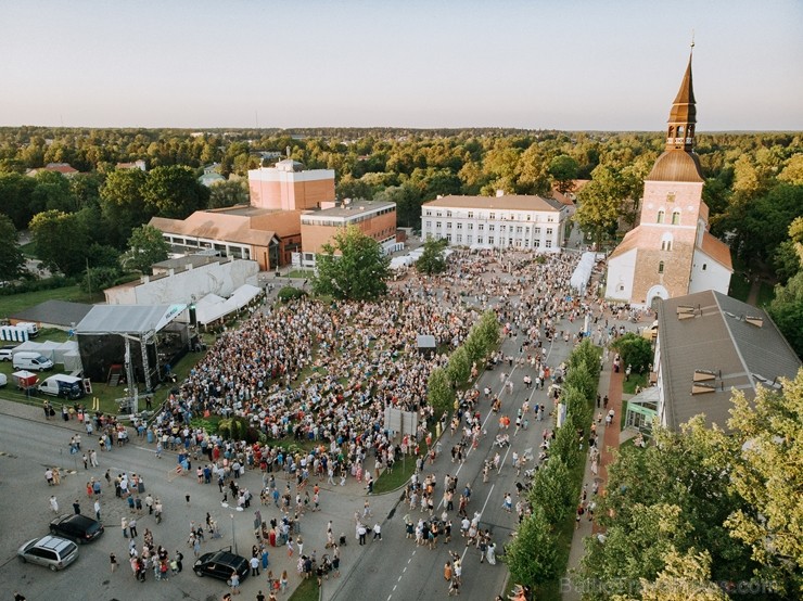 Valmierā nosvinēta pilsētas 736. Dzimšanas diena ar tradicionālām un jaunām aktivitātēm, kas iepriecinājušas ikvienu svētku dalībnieku 260176