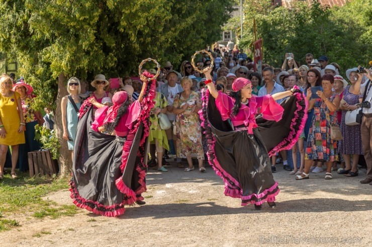 Sabiles pilsētas iedzīvotāji un viesi 5 dienas svin un bauda iemīļotos Vīna svētkus 260287