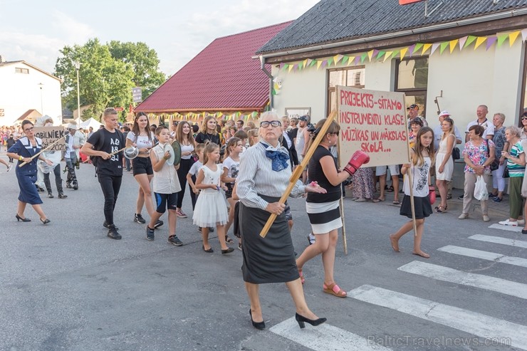 Sabiles pilsētas iedzīvotāji un viesi 5 dienas svin un bauda iemīļotos Vīna svētkus 260334