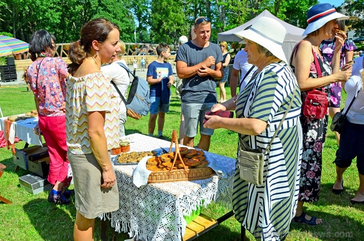 Sklandrauši ir pirmais Latvijas pārtikas produkts, kura ražošanu aizsargā Eiropas Savienība -  šis gardums ir iekļauts Eiropas Komisijas reģistra sara 260499