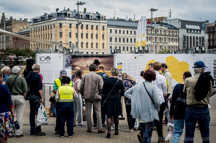 Centrālās dzelzceļa stacijas laukumā Rīgā, pie tirdzniecības centra Origo tika atklāta VAS Latvijas Valsts ceļi un ceļu nozares simtgadei veltīta izst 260735