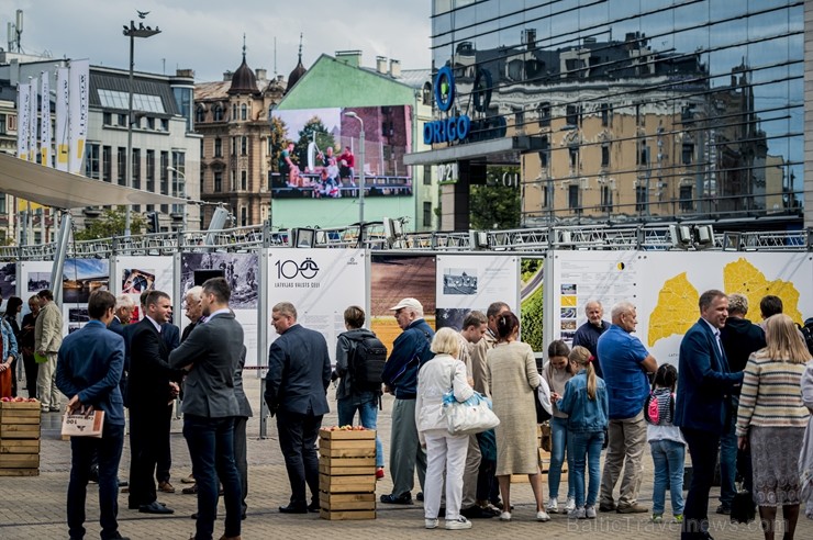 Centrālās dzelzceļa stacijas laukumā Rīgā, pie tirdzniecības centra Origo tika atklāta VAS Latvijas Valsts ceļi un ceļu nozares simtgadei veltīta izst 260736