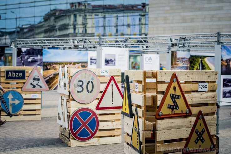 Centrālās dzelzceļa stacijas laukumā Rīgā, pie tirdzniecības centra Origo tika atklāta VAS Latvijas Valsts ceļi un ceļu nozares simtgadei veltīta izst 260738