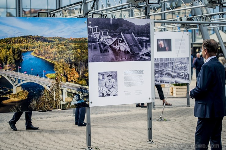 Centrālās dzelzceļa stacijas laukumā Rīgā, pie tirdzniecības centra Origo tika atklāta VAS Latvijas Valsts ceļi un ceļu nozares simtgadei veltīta izst 260742