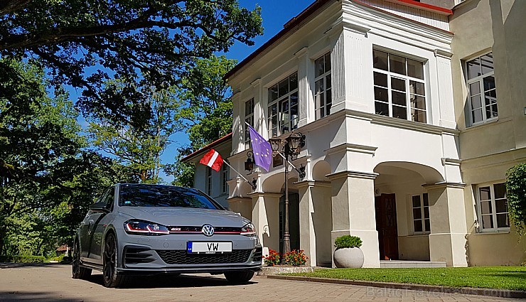 Travelnews.lv apceļo Latviju ar jauno un jaudīgo «VW Golf GTI TRC» 260947
