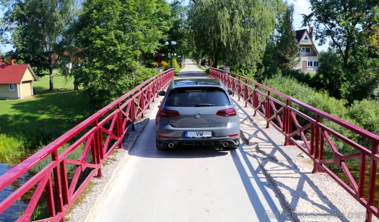 Travelnews.lv apceļo Latviju ar jauno un jaudīgo «VW Golf GTI TRC» 260950