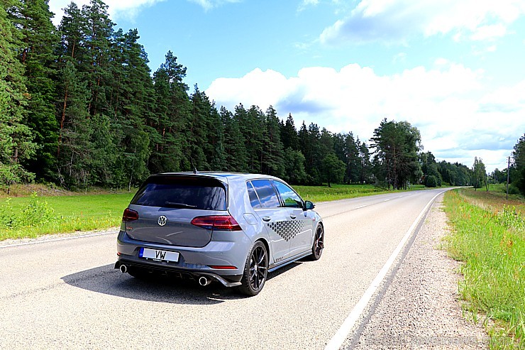 Travelnews.lv apceļo Latviju ar jauno un jaudīgo «VW Golf GTI TRC» 260955