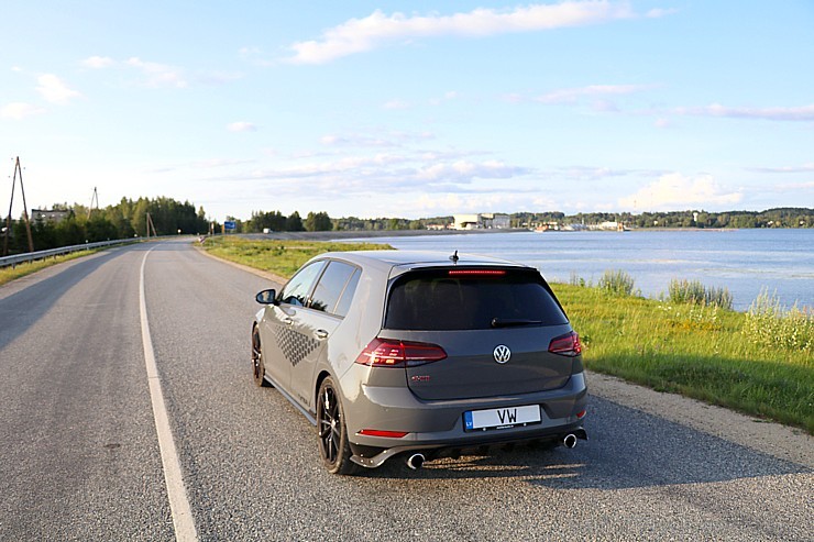 Travelnews.lv apceļo Latviju ar jauno un jaudīgo «VW Golf GTI TRC» 260973