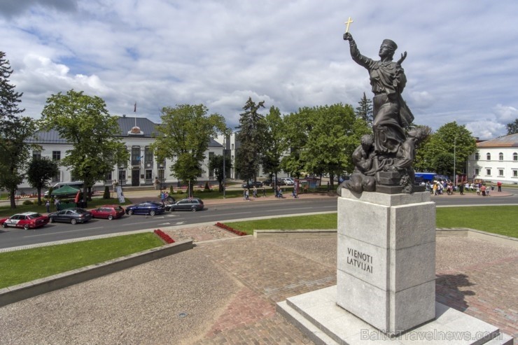 Ar dažādām aktivitātēm, krāšņām koncertprogrammām un gājienu Rēzeknē svinēja pilsētas svētkus 261098