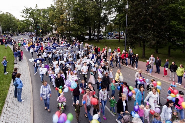 Ar dažādām aktivitātēm, krāšņām koncertprogrammām un gājienu Rēzeknē svinēja pilsētas svētkus 261137