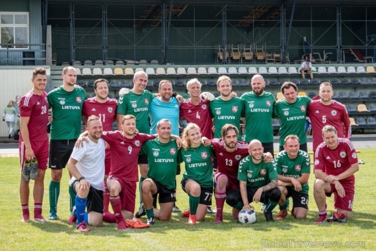 Godinot ilggadējo Latvijas futbola žurnālistu Arturu Vaideru, Preiļu stadionā tika rīkots Baltijas valstu futbola mediju turnīrs, kurā piedalījās četr 261403