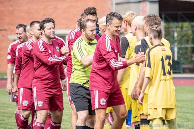 Godinot ilggadējo Latvijas futbola žurnālistu Arturu Vaideru, Preiļu stadionā tika rīkots Baltijas valstu futbola mediju turnīrs, kurā piedalījās četr 261419