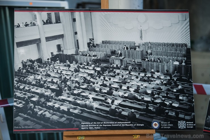 Izstādē apskatāmi fotoattēli, kas vēsta par traģiskajiem 1989. gada 9. aprīļa notikumiem, kad līdzīgi kā Baltijas valstīs Gruzijas iedzīvotāji pulcējā 261528