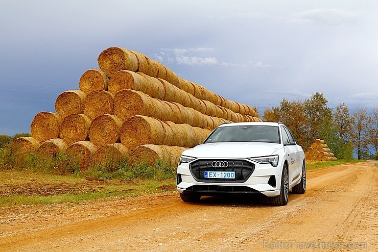 Travelnews.lv apceļo Zemgali un Vidzemi ar jauno un elektrisko «Audi e-tron» 261612