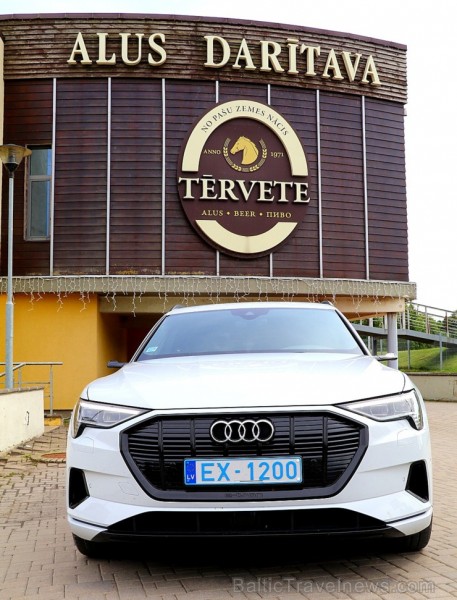 Travelnews.lv apceļo Zemgali un Vidzemi ar jauno un elektrisko «Audi e-tron» 261619