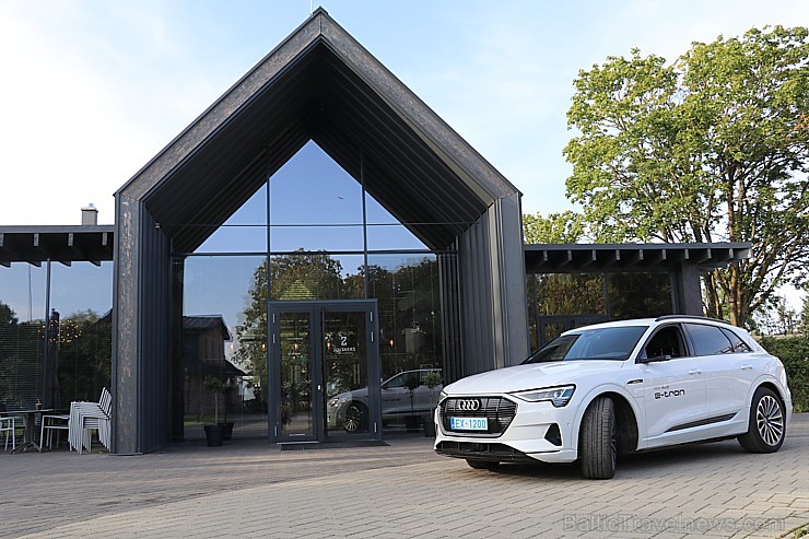 Travelnews.lv apceļo Zemgali un Vidzemi ar jauno un elektrisko «Audi e-tron» 261623