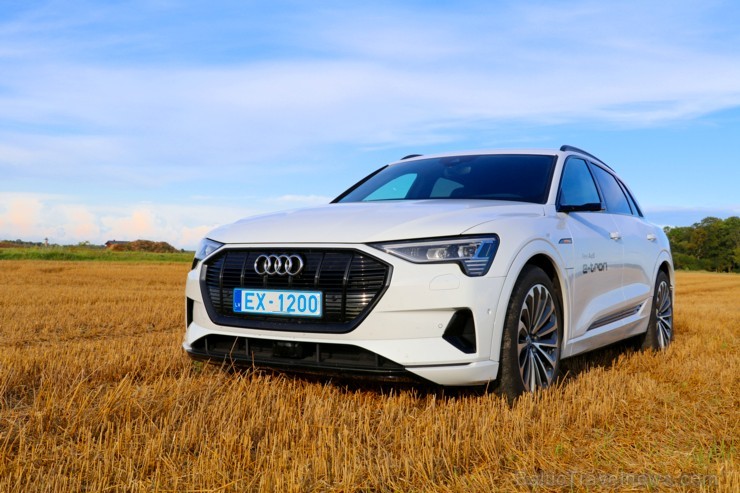 Travelnews.lv apceļo Zemgali un Vidzemi ar jauno un elektrisko «Audi e-tron» 261625