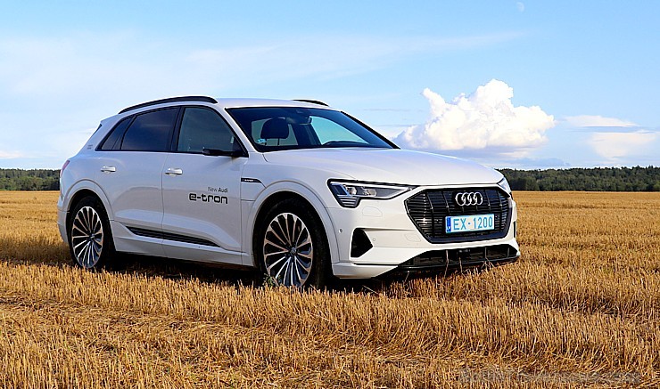 Travelnews.lv apceļo Zemgali un Vidzemi ar jauno un elektrisko «Audi e-tron» 261627