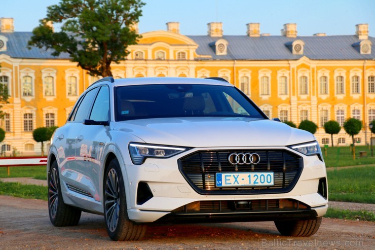 Travelnews.lv apceļo Zemgali un Vidzemi ar jauno un elektrisko «Audi e-tron» 261630