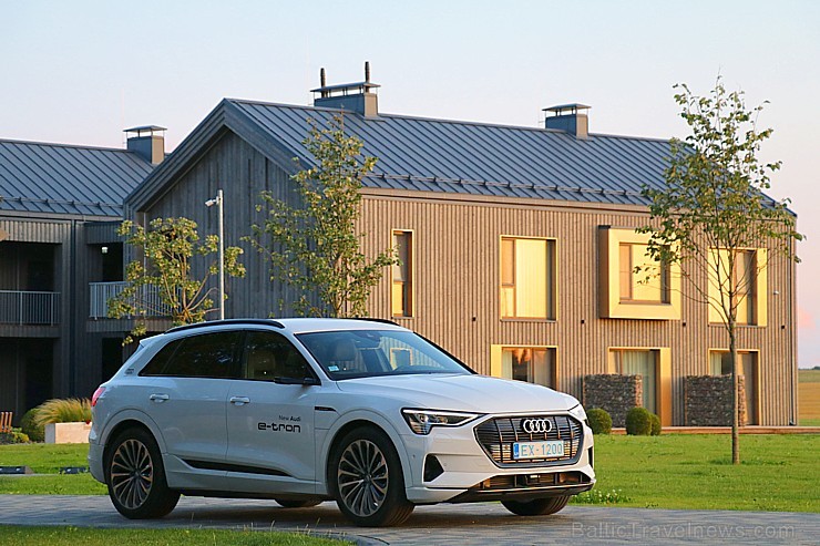 Travelnews.lv apceļo Zemgali un Vidzemi ar jauno un elektrisko «Audi e-tron» 261639