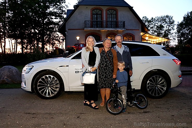Travelnews.lv apceļo Zemgali un Vidzemi ar jauno un elektrisko «Audi e-tron» 261643
