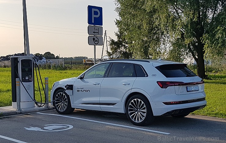 Travelnews.lv apceļo Zemgali un Vidzemi ar jauno un elektrisko «Audi e-tron» 261645