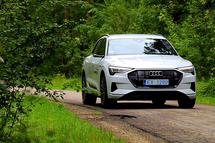 Travelnews.lv apceļo Zemgali un Vidzemi ar jauno un elektrisko «Audi e-tron» 261653