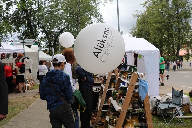 Alūksnē ar krāšņu un pārsteigumiem bagātu programmu svin pilsētas svētkus 261684