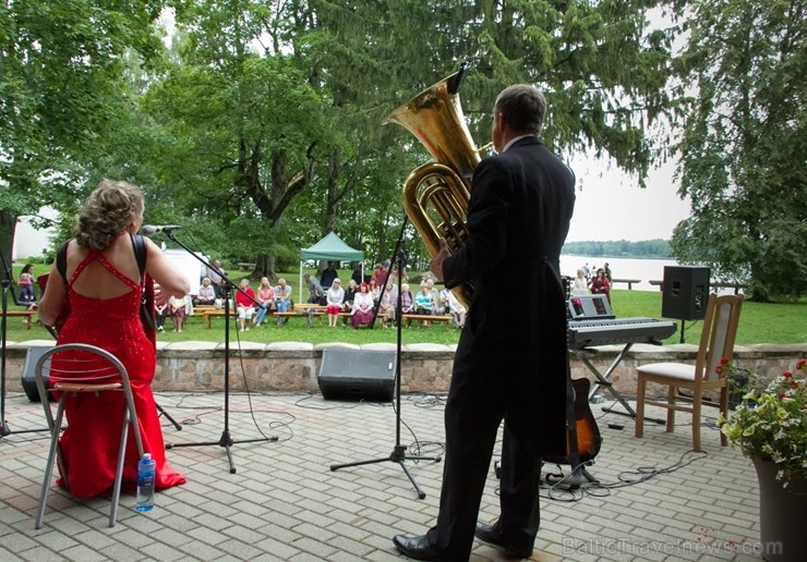 Pie Andreja Pumpura Lielvārdes muzeja ikviens baudīja muzikāli teatrālus priekšnesumus, kā arī bruņinieku cīņu paraugdemonstrējumus 261876