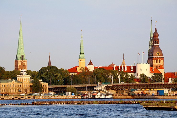 Pārdaugavas restorāns «Hercogs Fabrika» piedāvā jahtas izbraucienu ar romantiskām vakariņām pārim vai arī grupai 261889