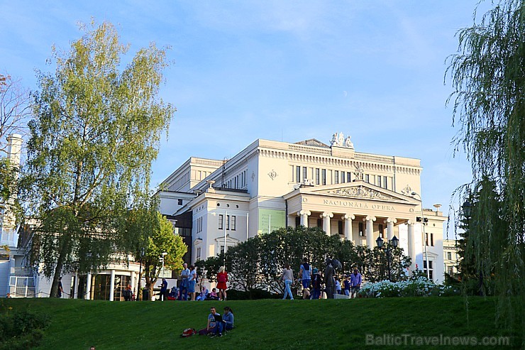 Pārdaugavas restorāns «Hercogs Fabrika» piedāvā jahtas izbraucienu ar romantiskām vakariņām pārim vai arī grupai 261903