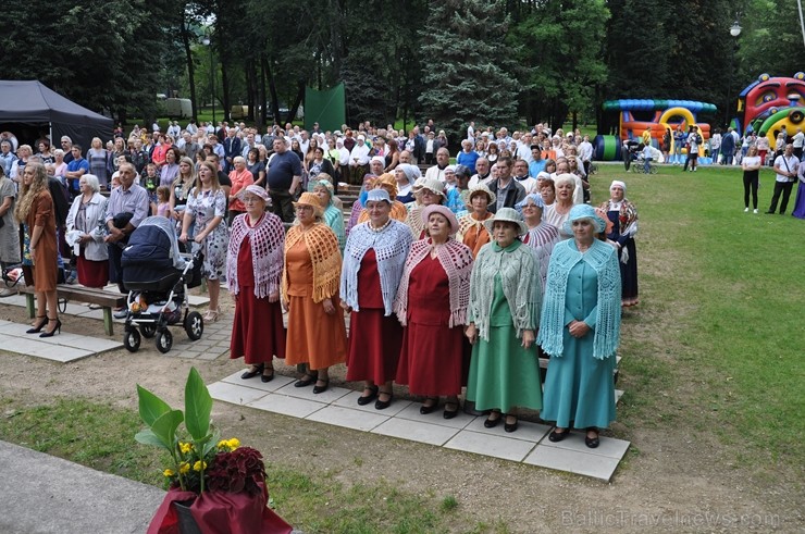 Ar seno arodu svētku tirdziņu 