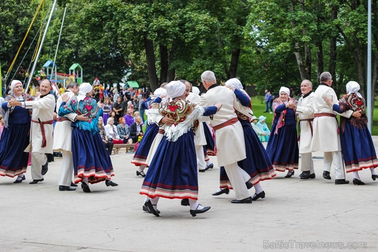 Ar seno arodu svētku tirdziņu 