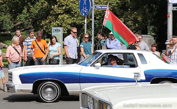 Par godu Baltijas ceļa 30. gadadienai Rīgā piestāj vēsturiski spēkrati 262482