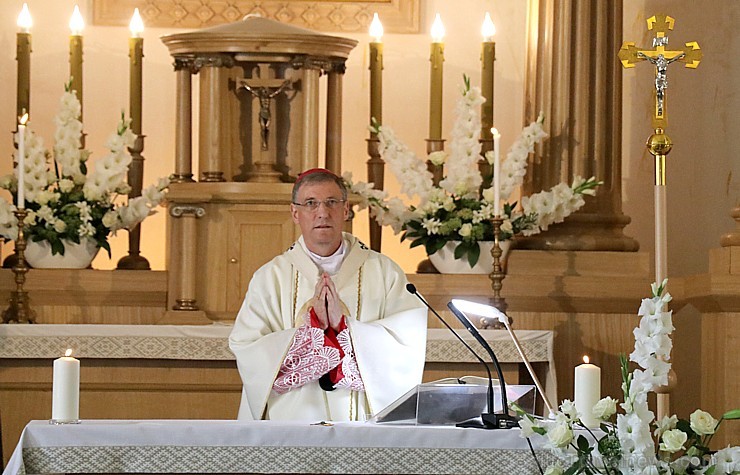 Ikšķiles Svētā Meinarda Romas katoļu draudzes dievnams organizē svinīgu Iestiprināšanas sakramenta ceremoniju 262497